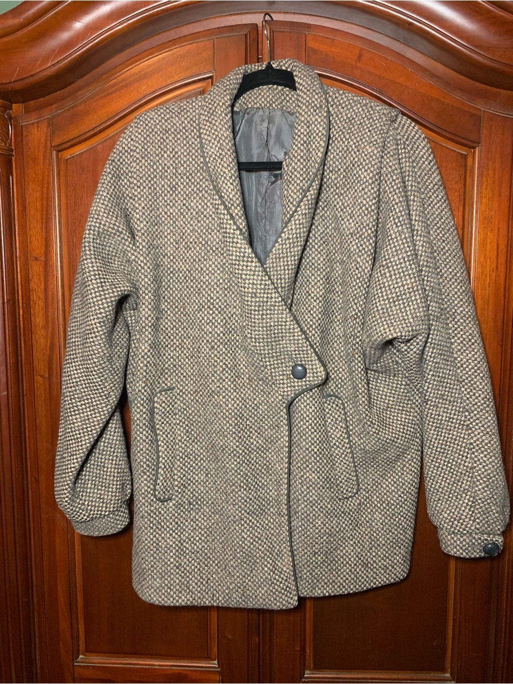Braetan Tweed Shawl-Collar Pea Coat in Beige and Gray